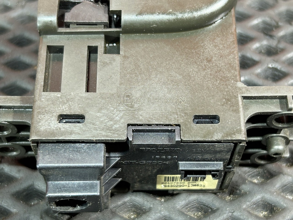 Кнопка ручного тормоза