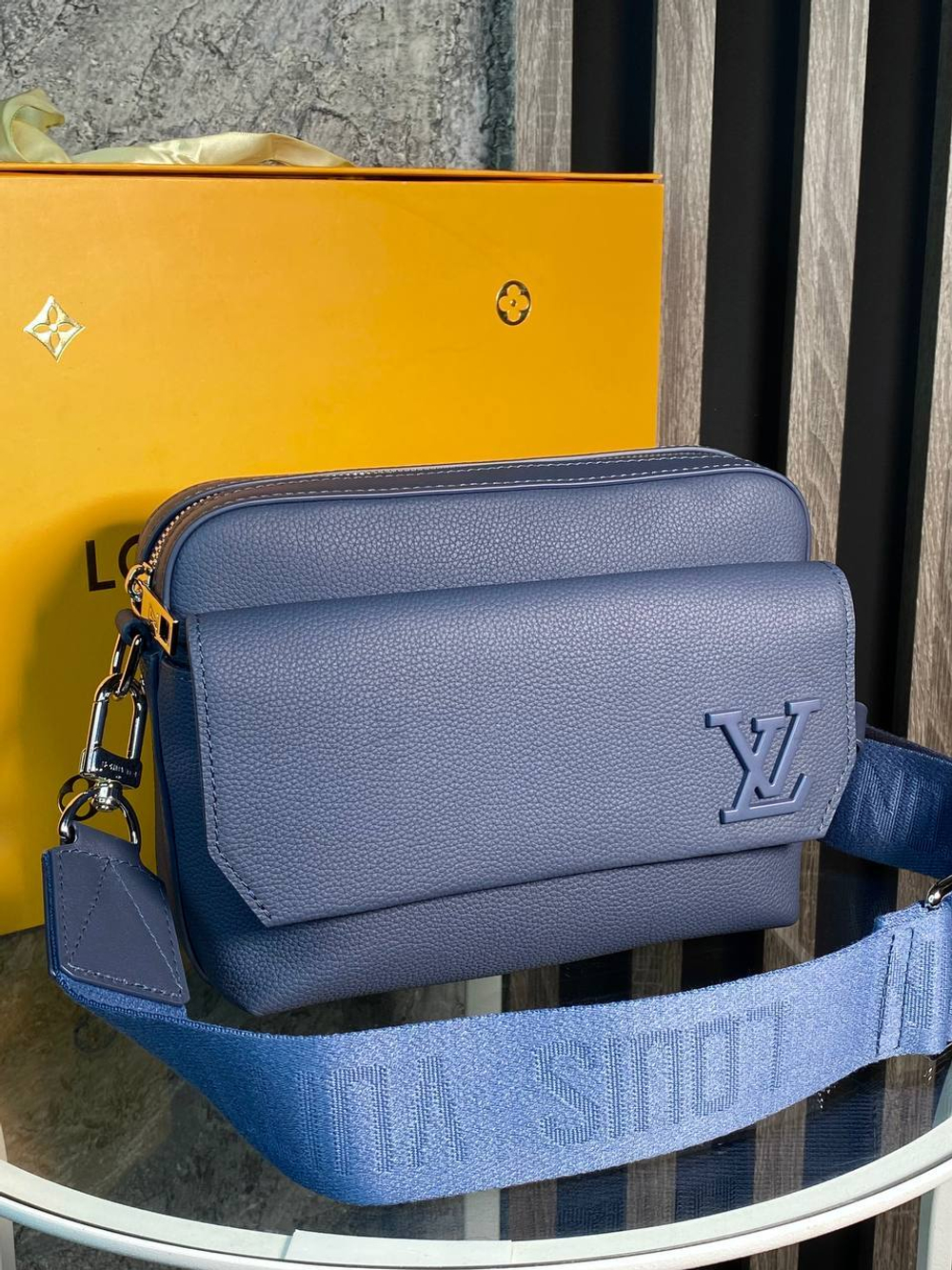 Сумка-мессенджер Louis Vuitton