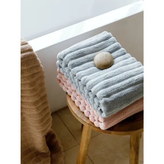 Полотенце банное Waves цвета пыльной розы Essential, 70х140 см