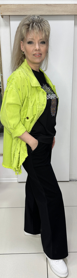 Джинсовый итальянский жакет с перфорацией в яблочном цвете