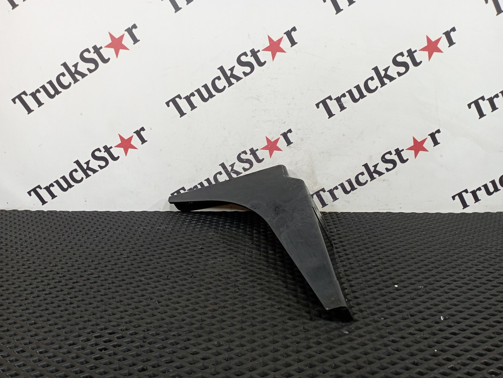 Кронштейн спойлера правого верхнего