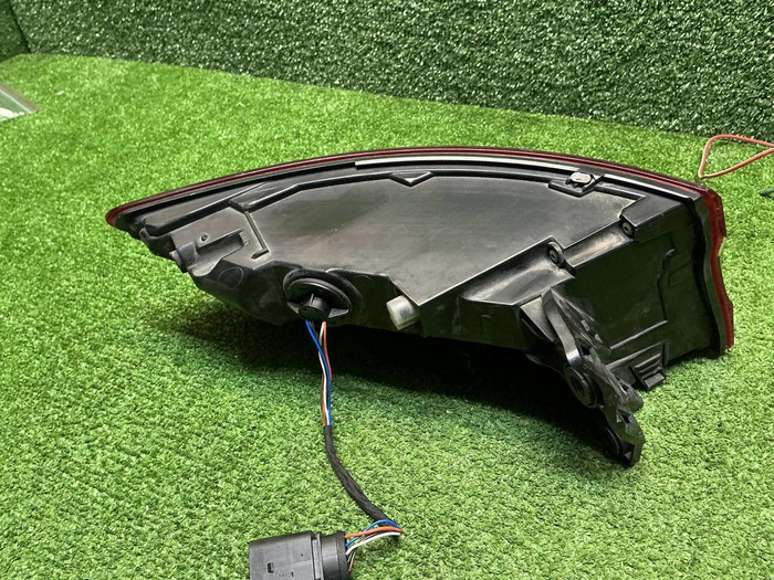 Фонарь правый внешний Audi A4 B9 (2015-2020) седан