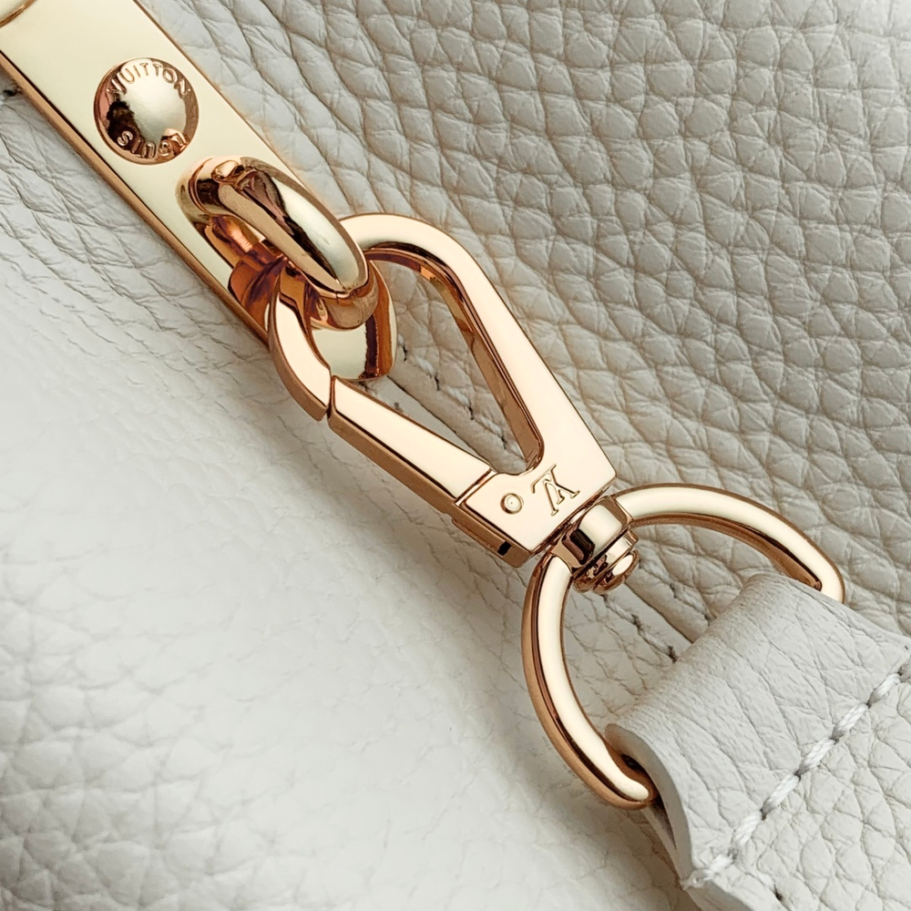 Louis Vuitton Capucines BB
