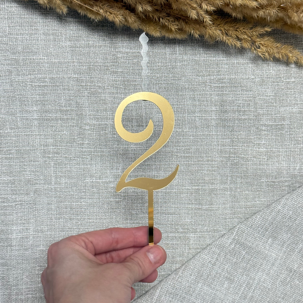 Свеча-топпер цифра «2» в золотом цвете