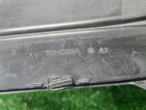 Решетка переднего бампера Toyota Camry xv70 (2017-2021)