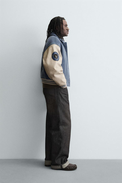 ZARA УТЕПЛЕННЫЙ БОМБЕР С НАШИВКАМИ, СЕРО-СИНИЙ