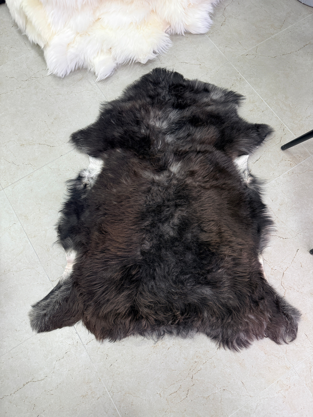 Шкура коврик меховой прикроватный овчина, 120х65 см.