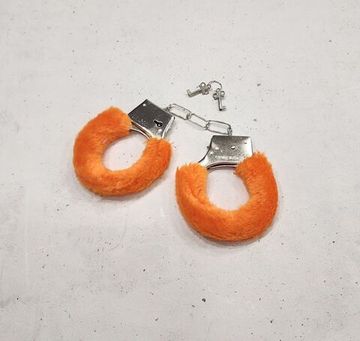 Наручники меховые, оранжевые