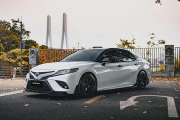 Комплект обвеса (накладки) Yofer для Toyota Camry 70 Sport 2018-2023