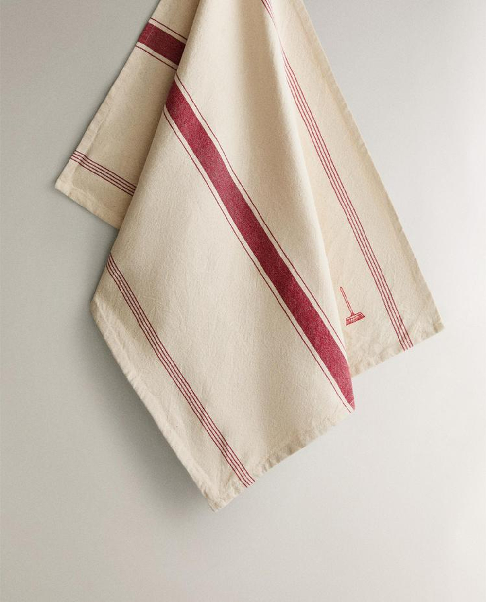ZARA HOME КУХОННОЕ ПОЛОТЕНЦЕ ИЗ ХЛОПКА С ВЫШИВКОЙ, КРАСНЫЙ