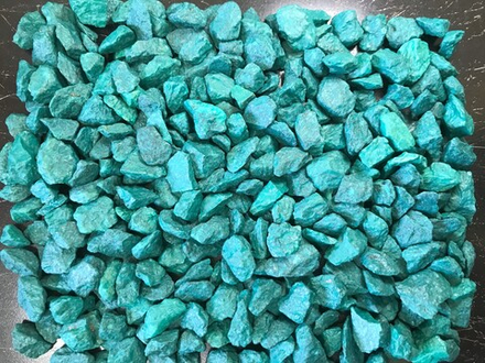 Диоритовая кубовидная крошка окрашенная бирюзовая 4-8, 8-16, 16-22 мм (На фото 8-16 мм)