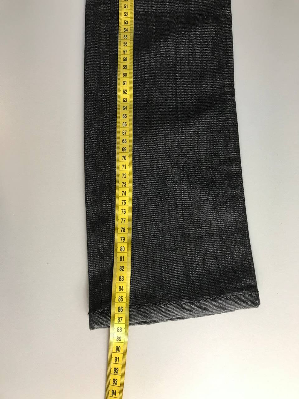 Джинсы стильного кроя, маркировка 26, визуально на 42 размер