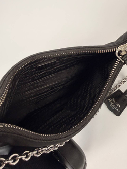 Сумка Prada Re-Edition