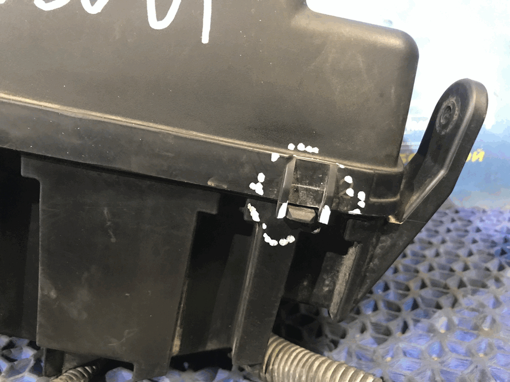 Блок предохранителей подкапотный TOYOTA VISTA 1999