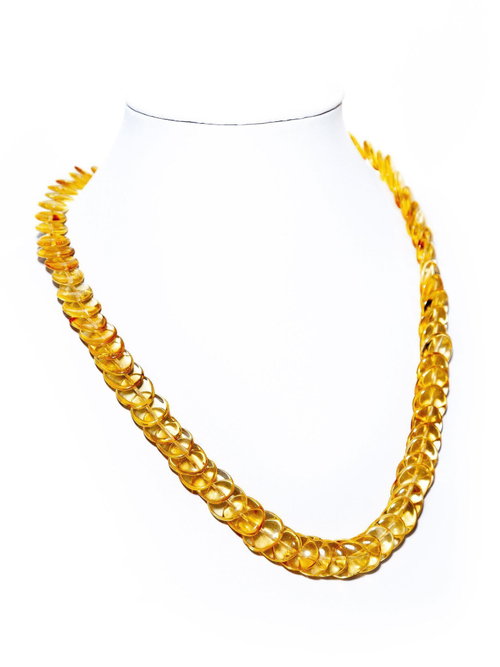 Бусы из натурального цельного янтаря "Чешуйки", длина 50 см, бусины до 15 на 10 мм.