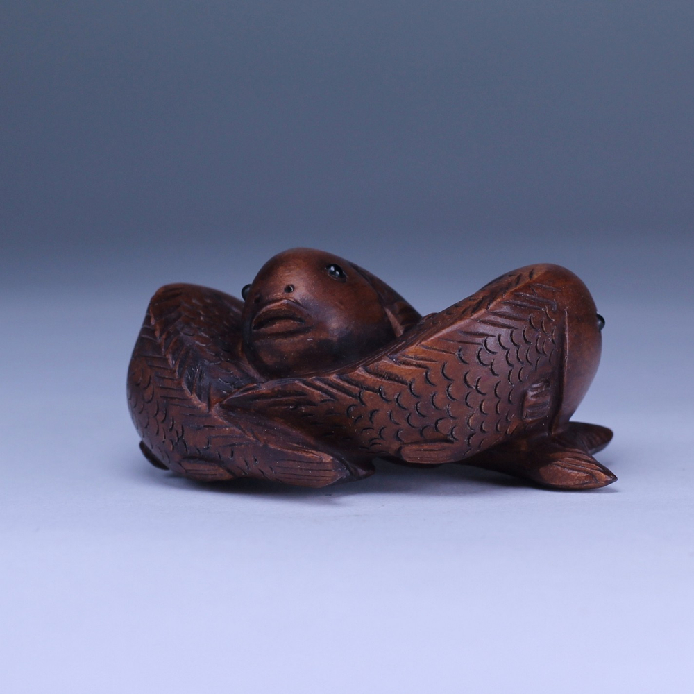 Нэцкэ Три карпа в ряд