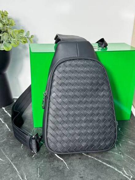 Сумка-слинг Bottega Veneta