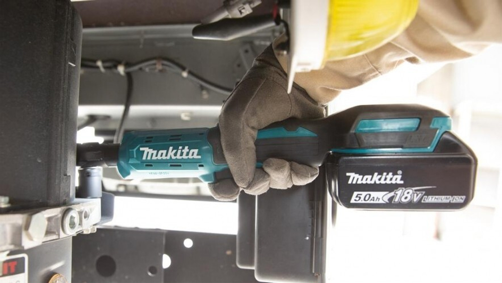 Гайковерт аккумуляторный MAKITA DWR 180 RF угловой DWR180RF