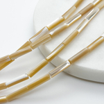 Перламутр тонированный, цвет бежевый, размер около 14*4 мм, цена за 13 шт (1/2 нити)