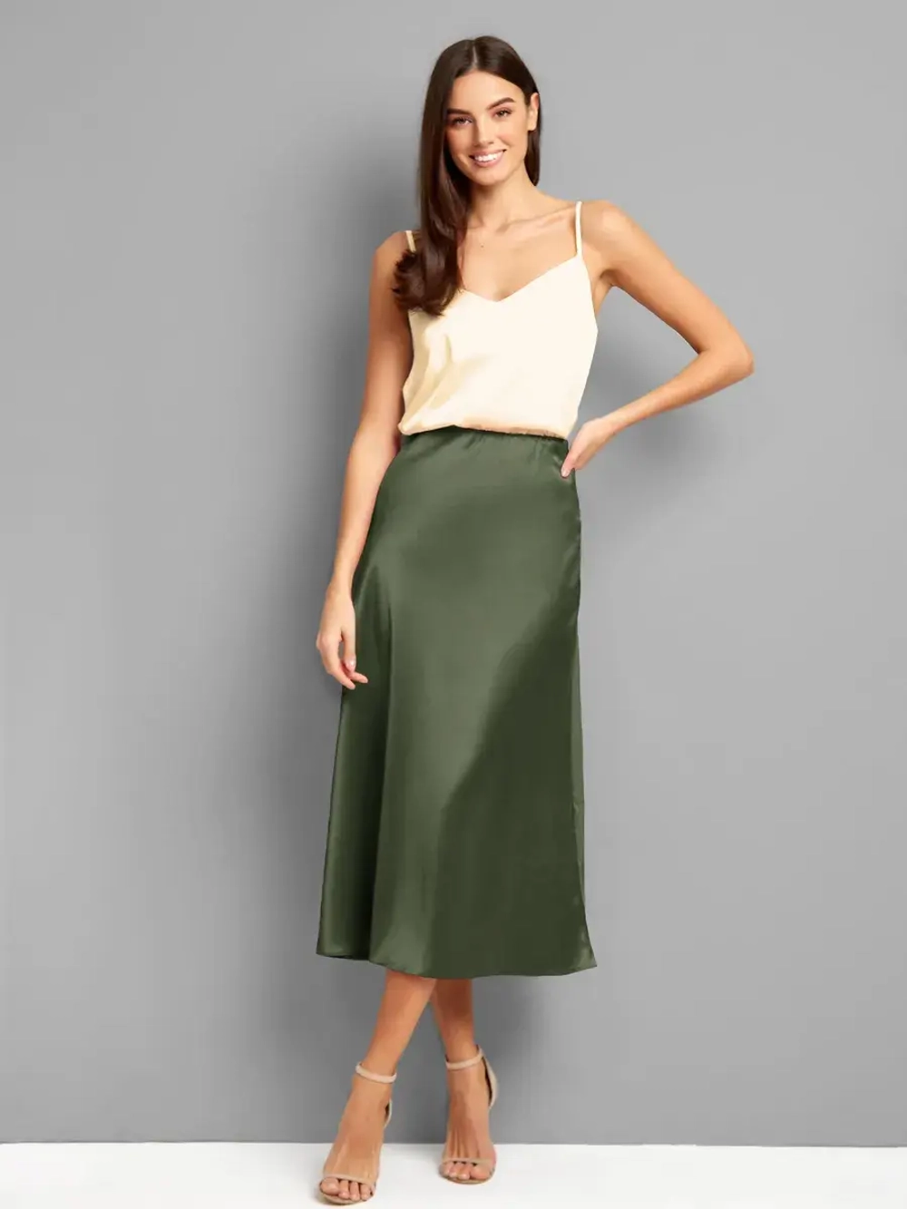 Весенняя юбка, хаки, атласная плотная , шелковая на резинке