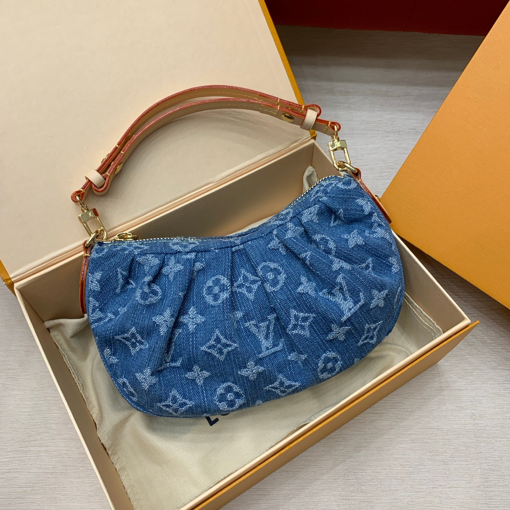 Louis Vuitton Pochette Valley