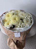 Букет из хризантемы и гипсофилы