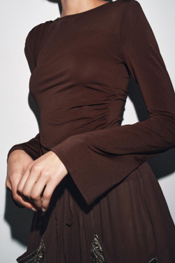 ZARA ФУТБОЛКА С ДЛИННЫМИ РУКАВАМИ И СБОРКАМИ, КОРИЧНЕВЫЙ