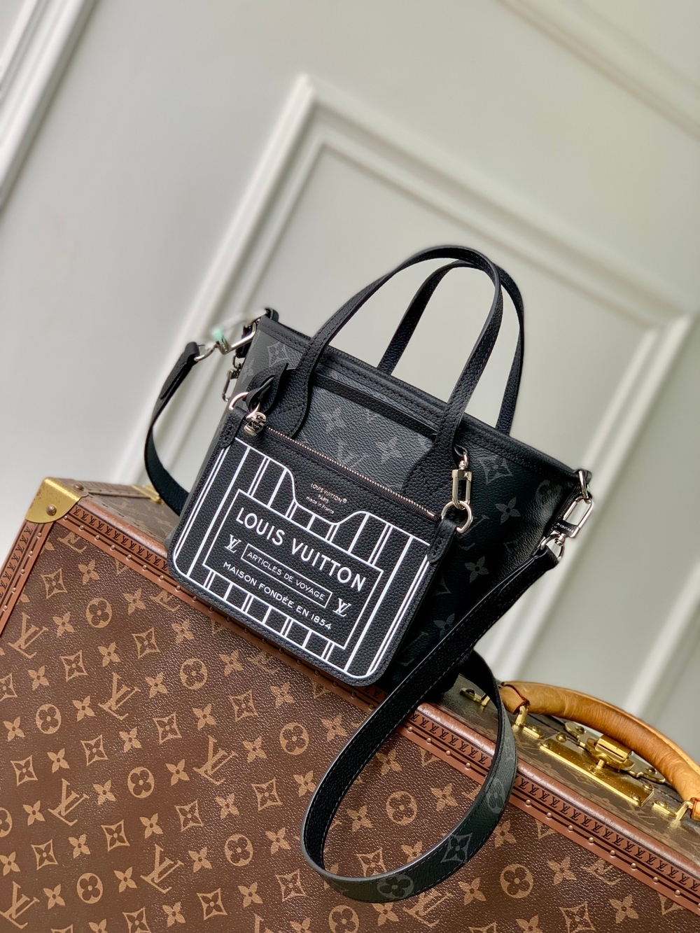Louis Vuitton Neverfull Bandouliere Inside Out BB