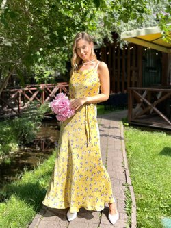 Сарафан с сиреневыми цветами