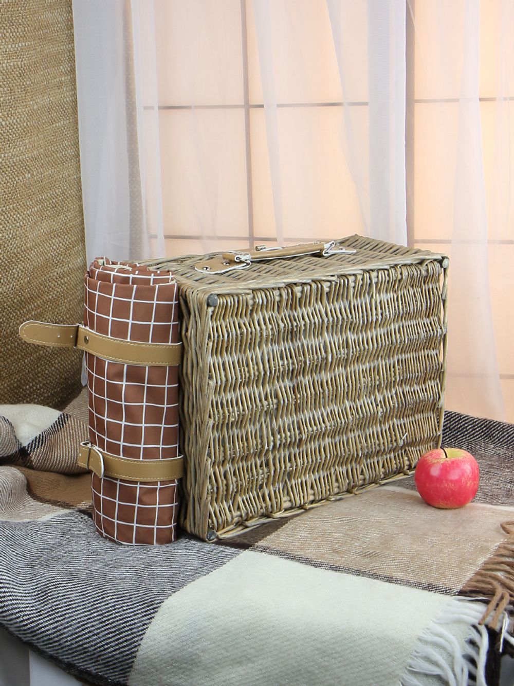 HOLYDAY BASKET Набор для пикника с термосумкой и пледом на 4 персоны