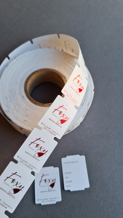 Бирки 24*33 мм с вашим лого. 1 рул = 1 000 шт