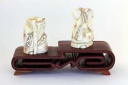 Сет нэцкэ Дзюродзин и Фукурокудзю на подставке