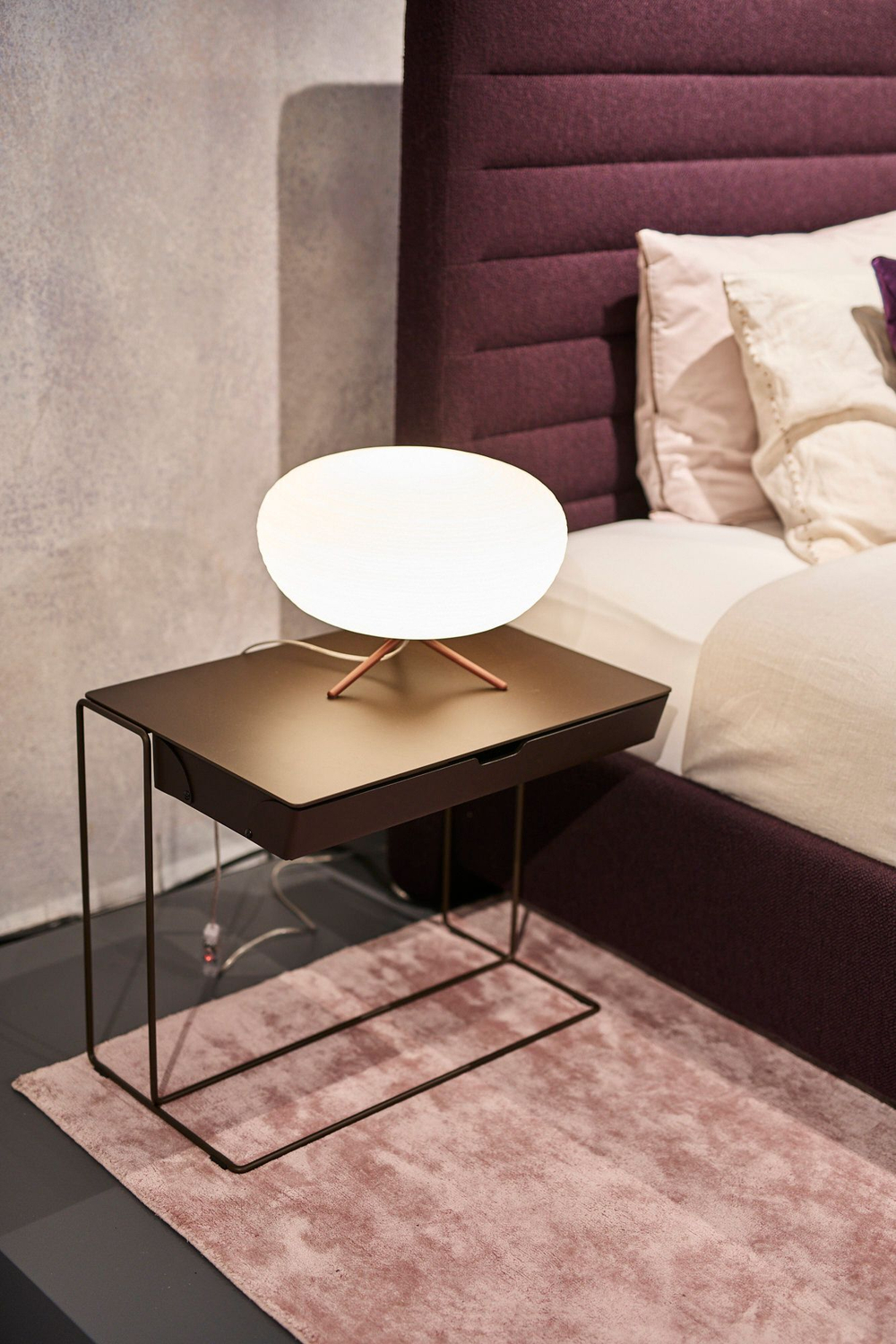 Столик Walter Knoll Oki Side Table with leather case