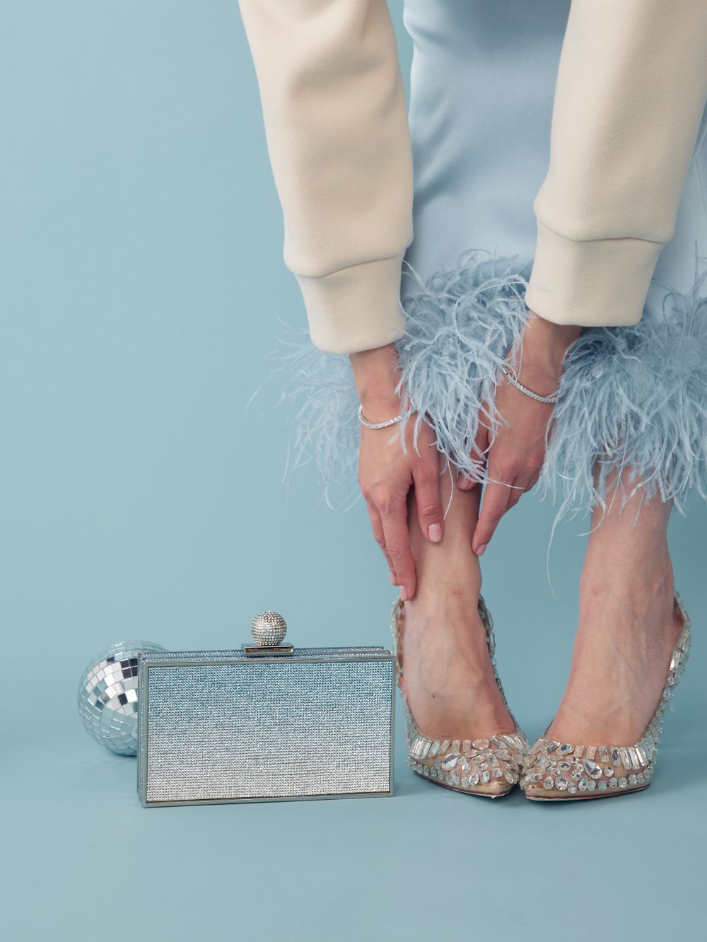 ЮБКА САТИНОВАЯ С ПЕРЬЯМИ L.BLUE