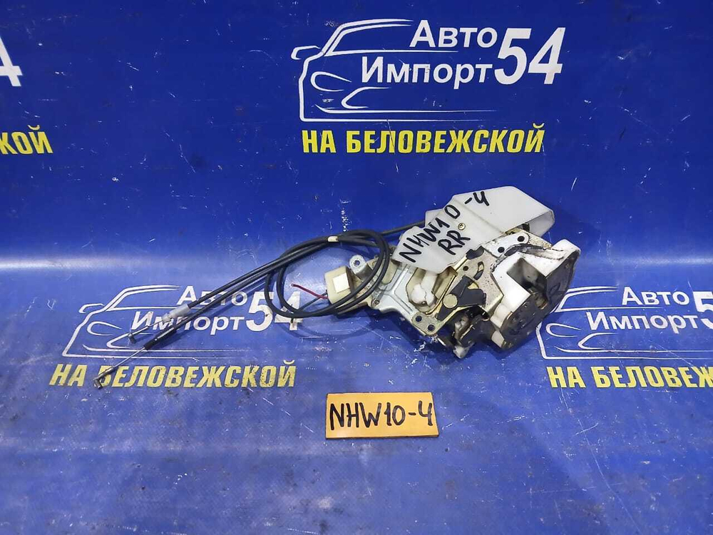 Замок двери задней правой TOYOTA PRIUS 1998