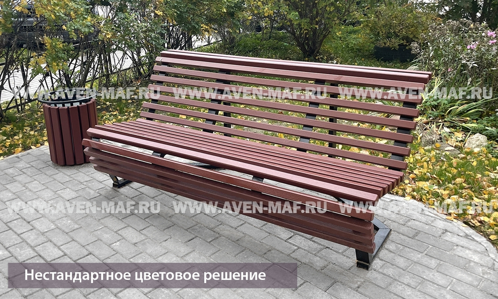 Скамейка на металлическом каркасе