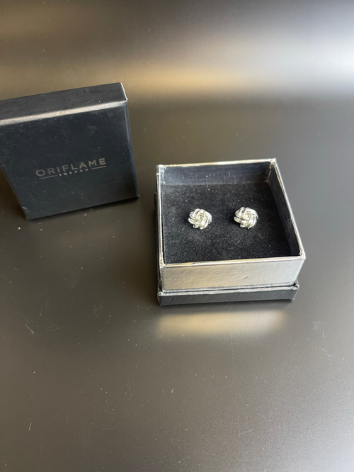 Запонки Oriflame Sweden серебристые в виде узелка, в родной коробке, винтаж