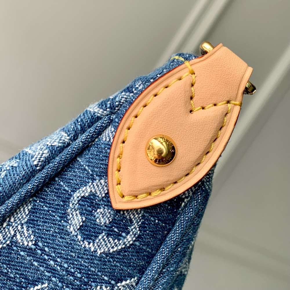 Louis Vuitton Pochette Valley