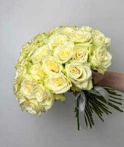 Букет из 35 белых роз