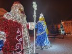 уличные фигуры Деда Мороза и Снегурочки