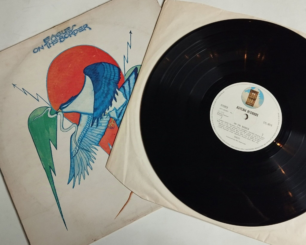 Винтажная виниловая пластинка LP Eagles On The Border (UK 1974)