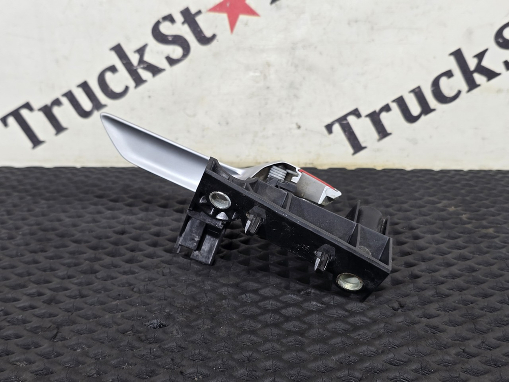 Ручка двери внутренняя левая