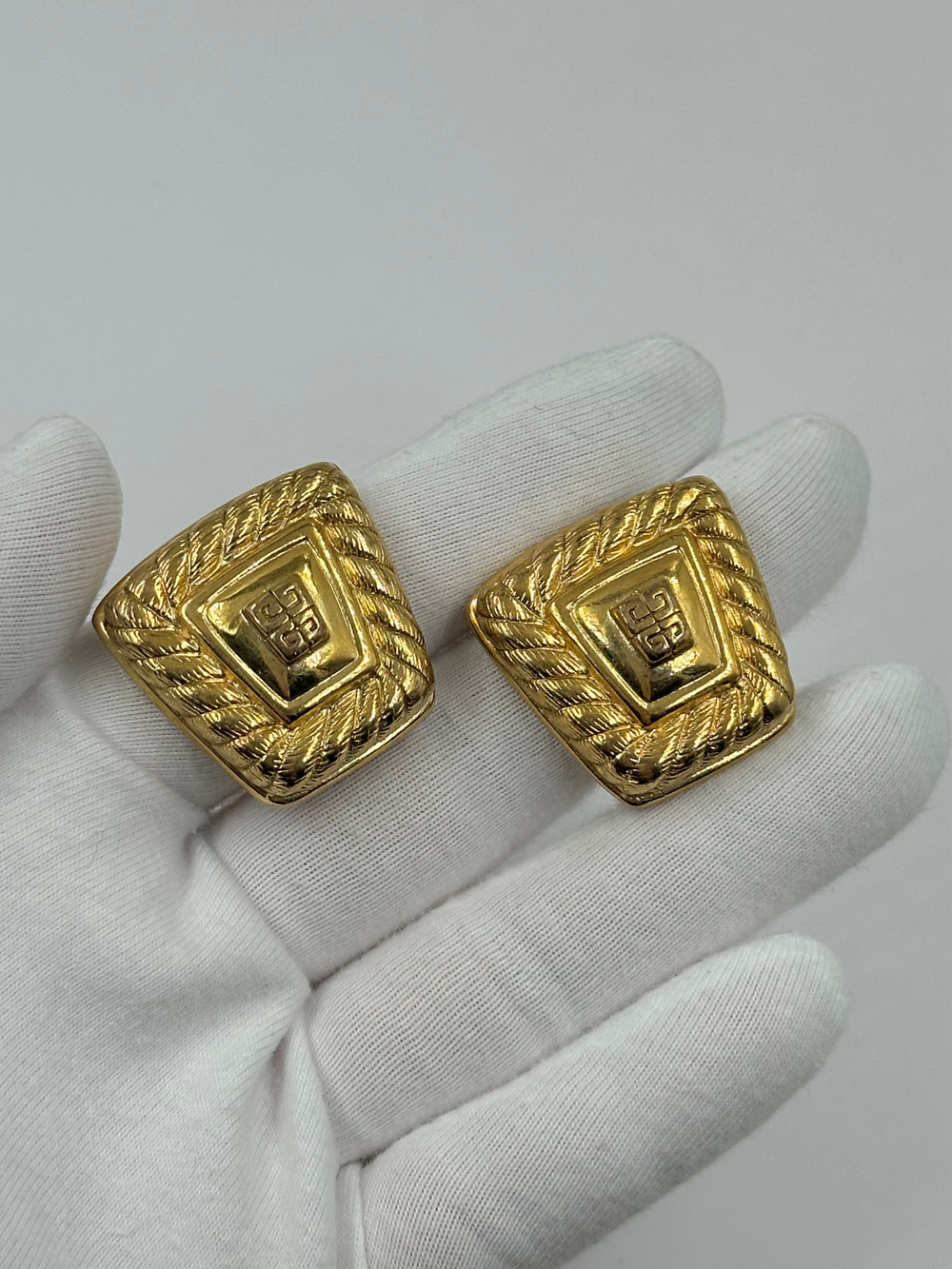 Клипсы с лого Givenchy