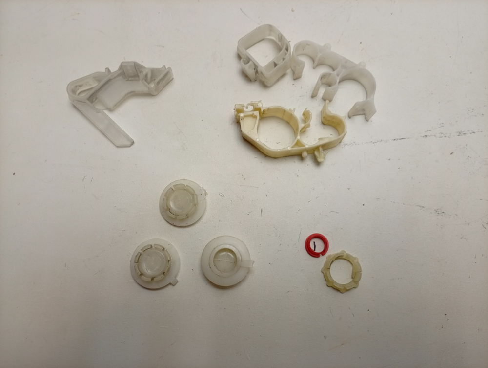 FE925N кт21 Пластиковый крепеж, защёлки и заглушки для стиральной машины Zanussi б/у