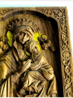 Освященная Страстная икона Божией Матери из дуба