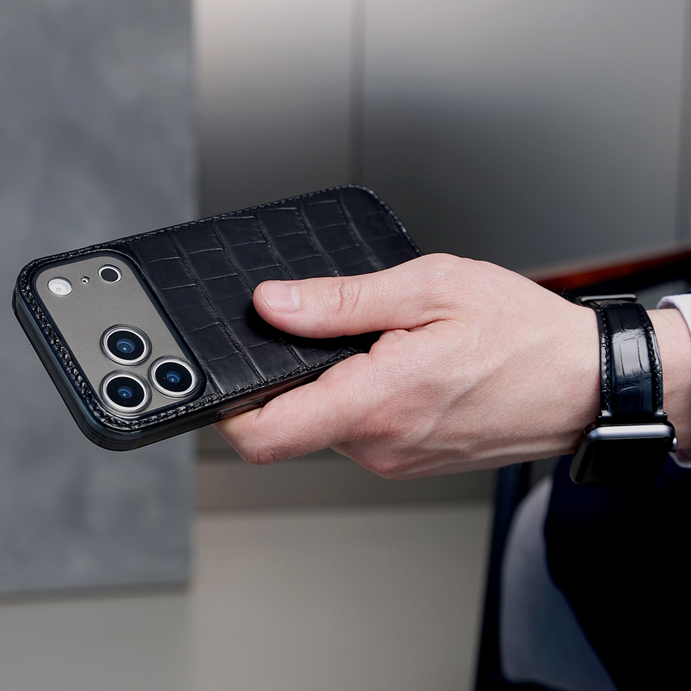 Чехол-накладка для iPhone 17 Pro Max Louis из кожи аллигатора, черного цвета