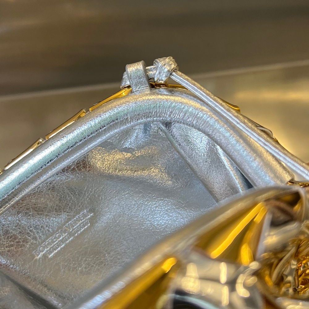 Bottega Veneta Mini Pouch 22 cm