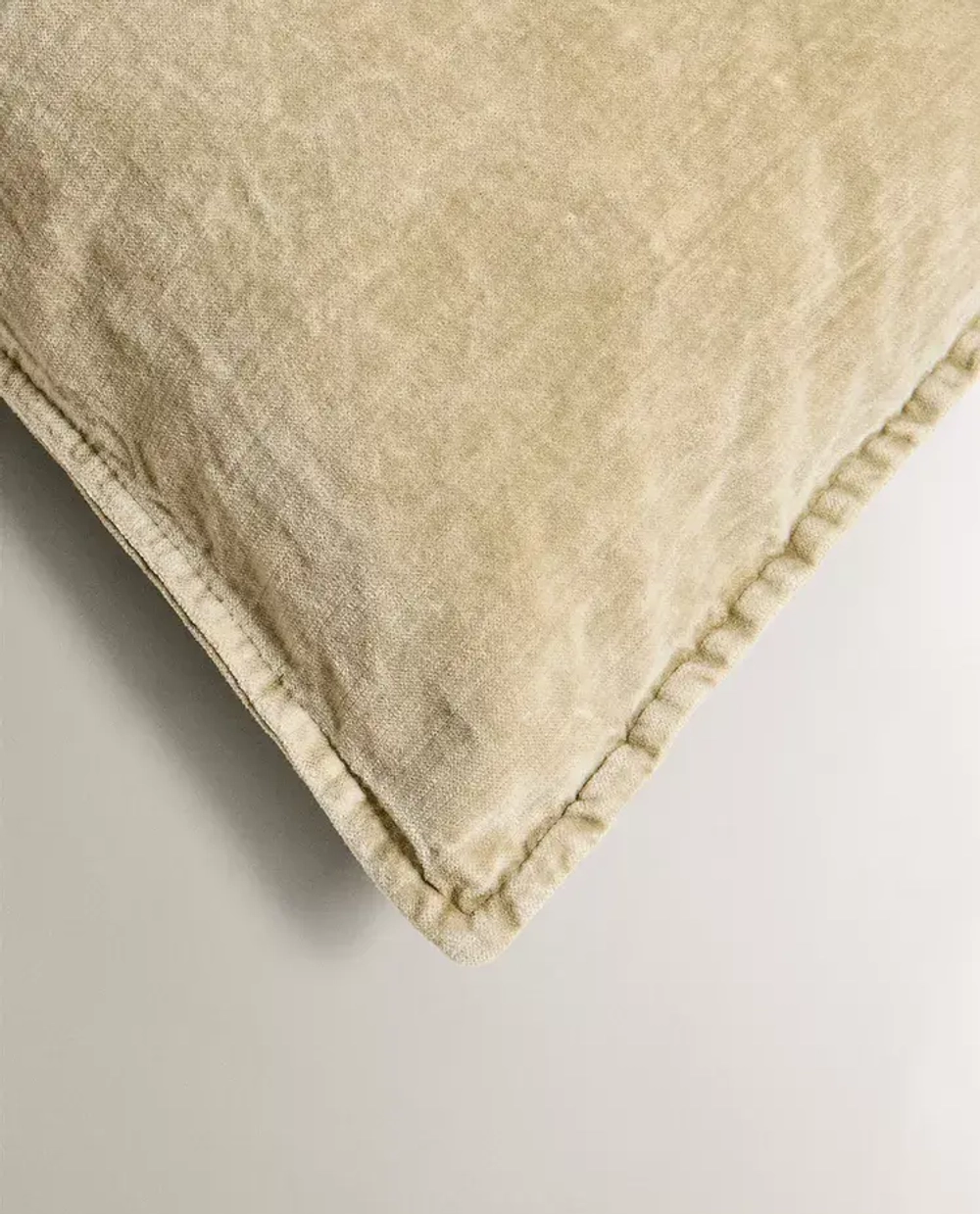 ZARA HOME БАРХАТНАЯ НАВОЛОЧКА ДЛЯ ДЕКОРАТИВНОЙ ПОДУШКИ, СВЕТЛО-БЕЖЕВЫЙ