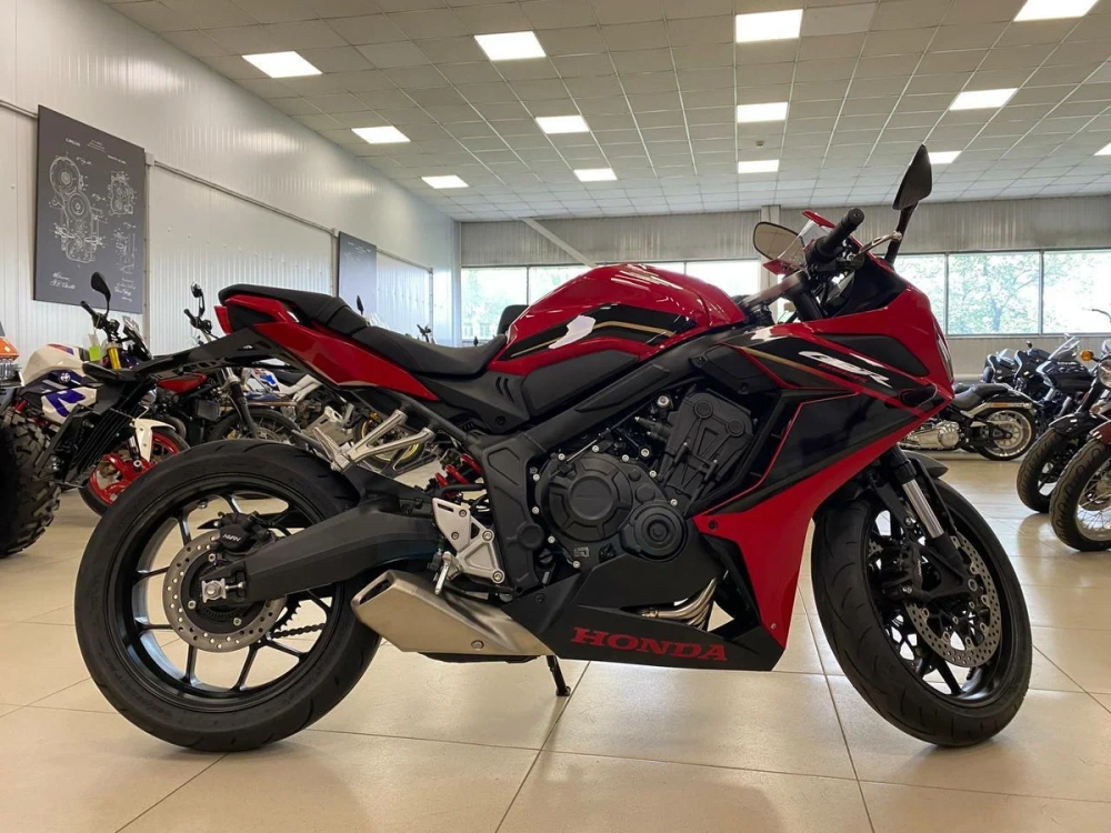 Honda CBR 650R, 2024 red