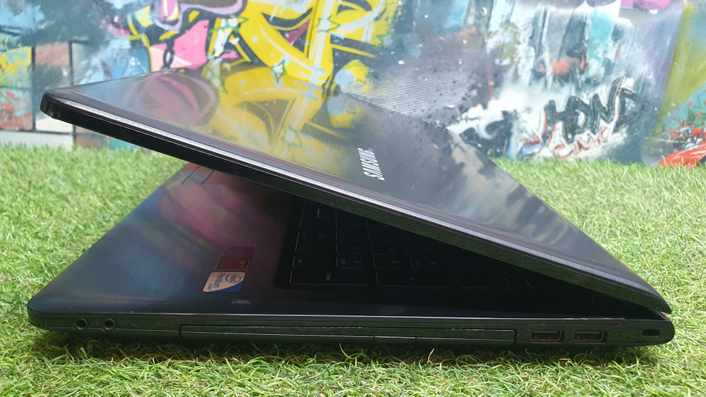 Ноутбук Samsung Pentium/4Gb